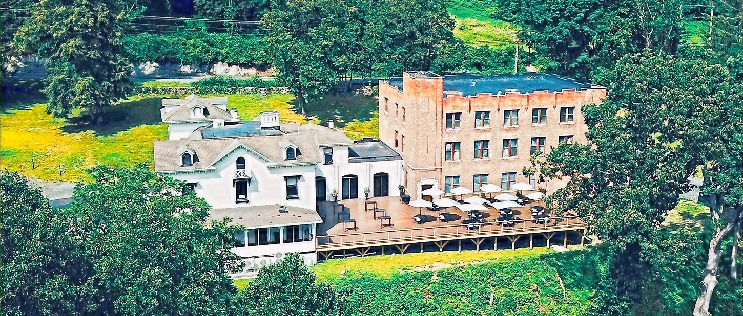 A large building with many tables and chairs.